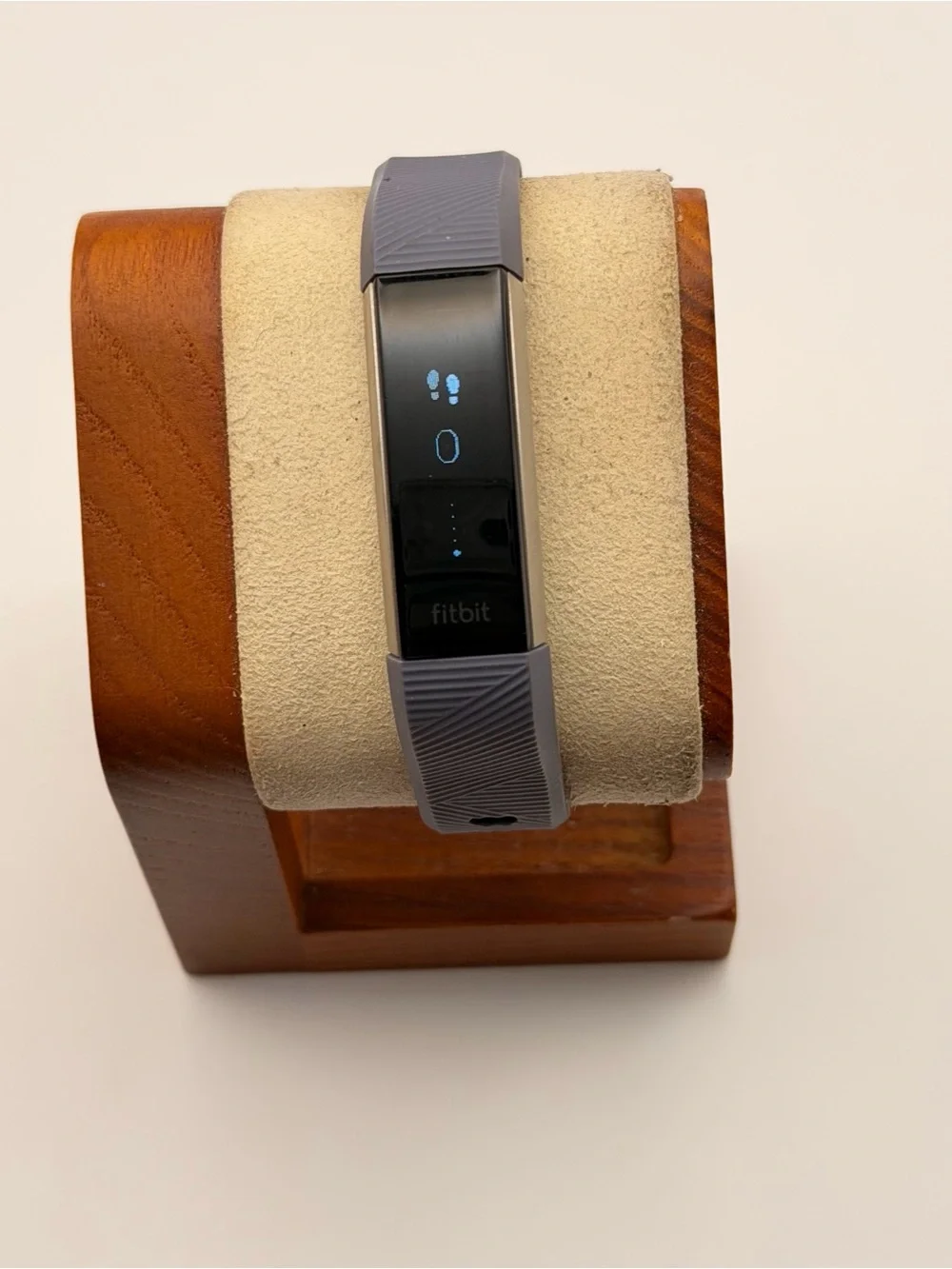 Fitbit Alta HR, Tested, Charger Included, Excellent,‎ Fitness Tracker